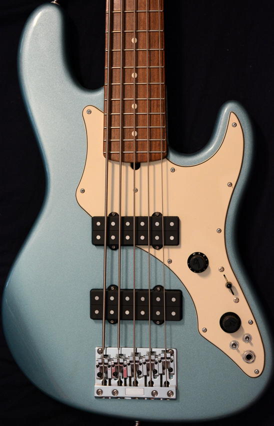 OTHER FENDER SQUIER BASS ROSCOE BECK BASS V BASS VI