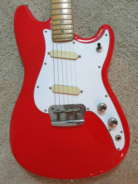 Golpeador Para Bajo Squier Sonic Bronco - 11 Agujeros, 4 Capas Black Pearl, Con Tornillos, Plástico 2.3mm