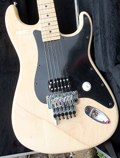 PG 25102 - 70: CHARVEL  2004 EVH ART SERIES - SINGLE PLY BLACK