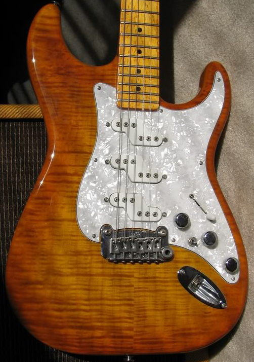 PG 620 - 100: G&L Comanche, White Pearl