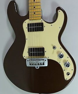 PG 43 - 9: Peavey T-15 or T-60, Cream/Blk/Cream