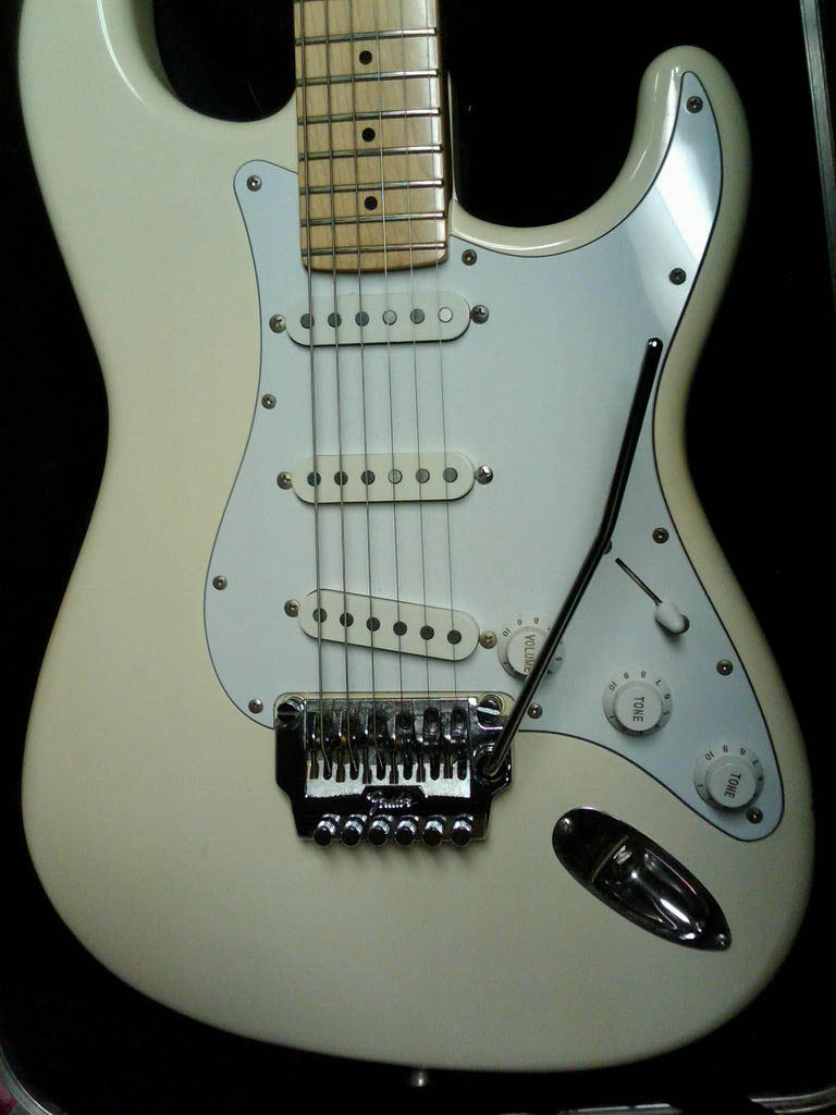 PG 4032 - 7: FENDER JAPAN STRAT, WBW